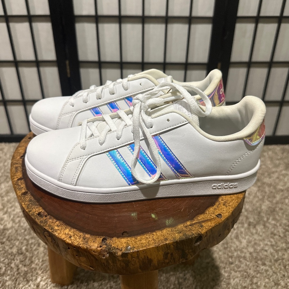 Adidas Grand Court K Sneakers NEW Women’s White Size 7 Metallic Stripes